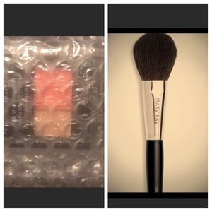 Cheek brush &Blush Duo in Juicy Guava